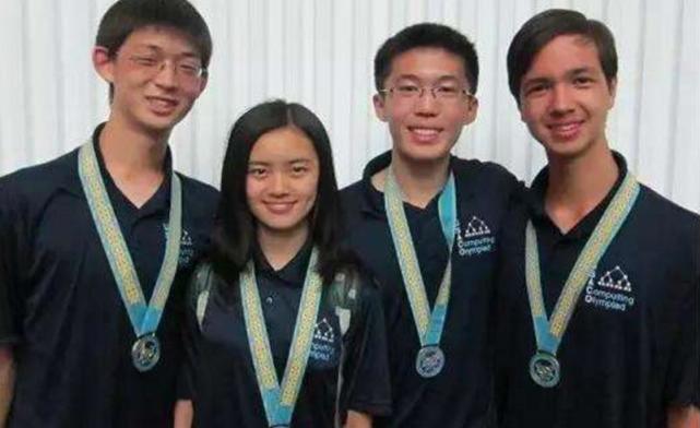 北京师范大学一带一路学院研究员,中国黄金集团前首席经济学家万喆在