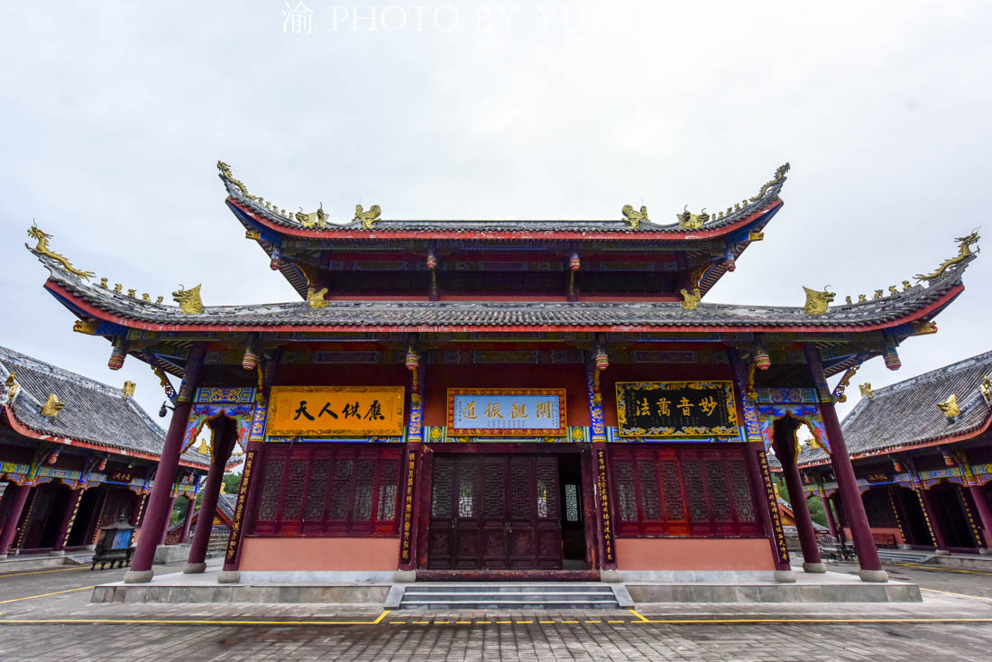 重庆有一座叫净音寺的千年古刹,奇妙的是应远不应近