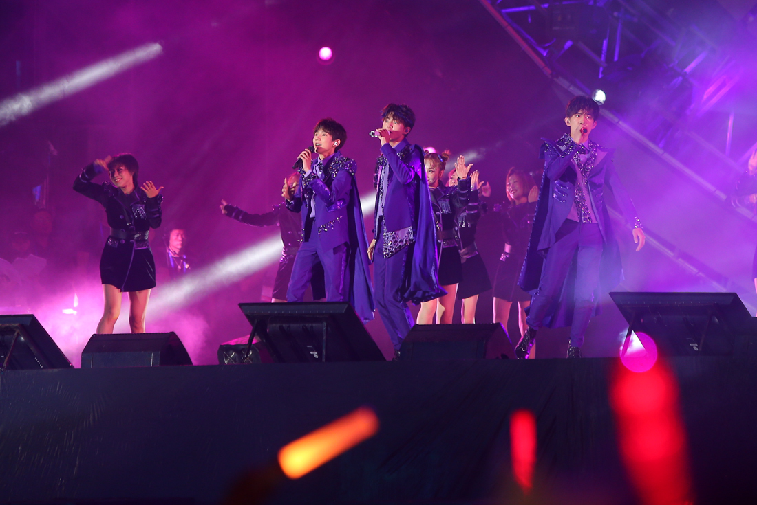tfboys演唱会澄海照片,tfboys演唱会照片澄海 tfboys演唱会应景流行色!现场劲歌热舞令人澎湃
