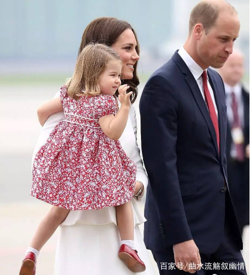被乔治王子看凯特王妃的眼神萌哭了,网友:威廉