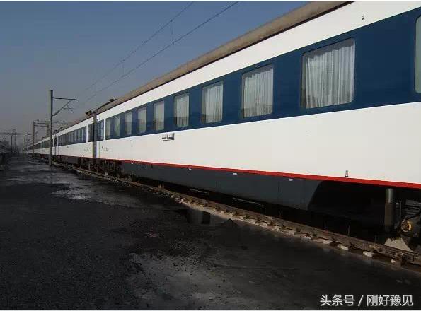 为什么现在火车红皮列车越来越少见了看完才明白国家的良心用苦