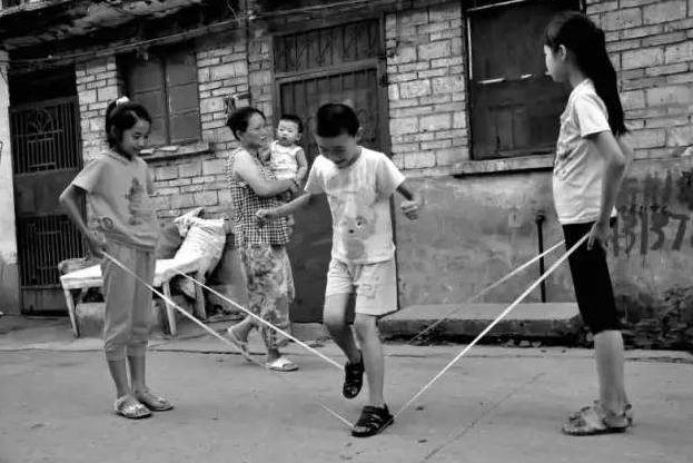 80后的十大童年记忆摔方宝弹玻璃球拍画片令人其乐无穷