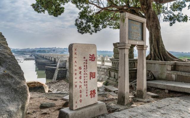 著名的安平桥,石笋桥,顺济桥,盘光桥等也相继建成,因而有"泉州桥梁甲