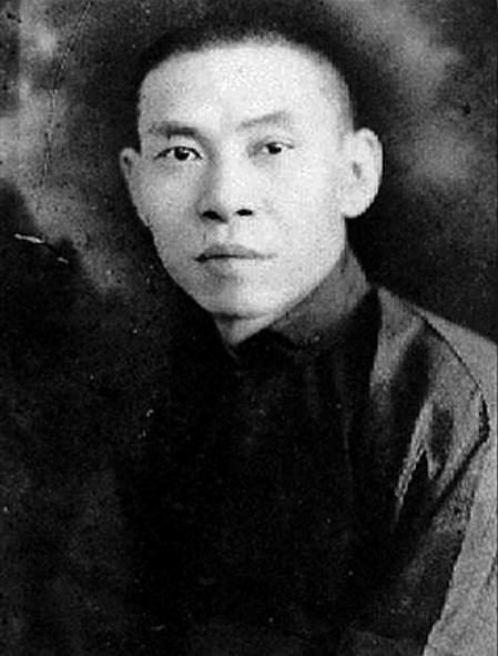 黄金荣为试探杜月笙,故意输他钱,看他怎么花,结果让他大惊失色