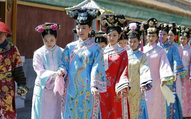 康熙两个表妹,一位封皇后,抚育雍正,一位封皇贵妃,抚养乾隆!