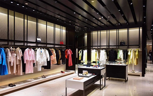 夏季促销快时尚服装店巧用陈列引导顾客买单