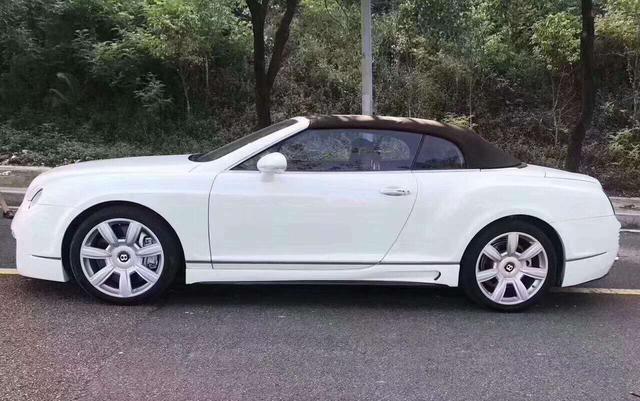 小伙花46万买辆二手跑车炫耀, 开回老家结果朋友都不认识这个品牌