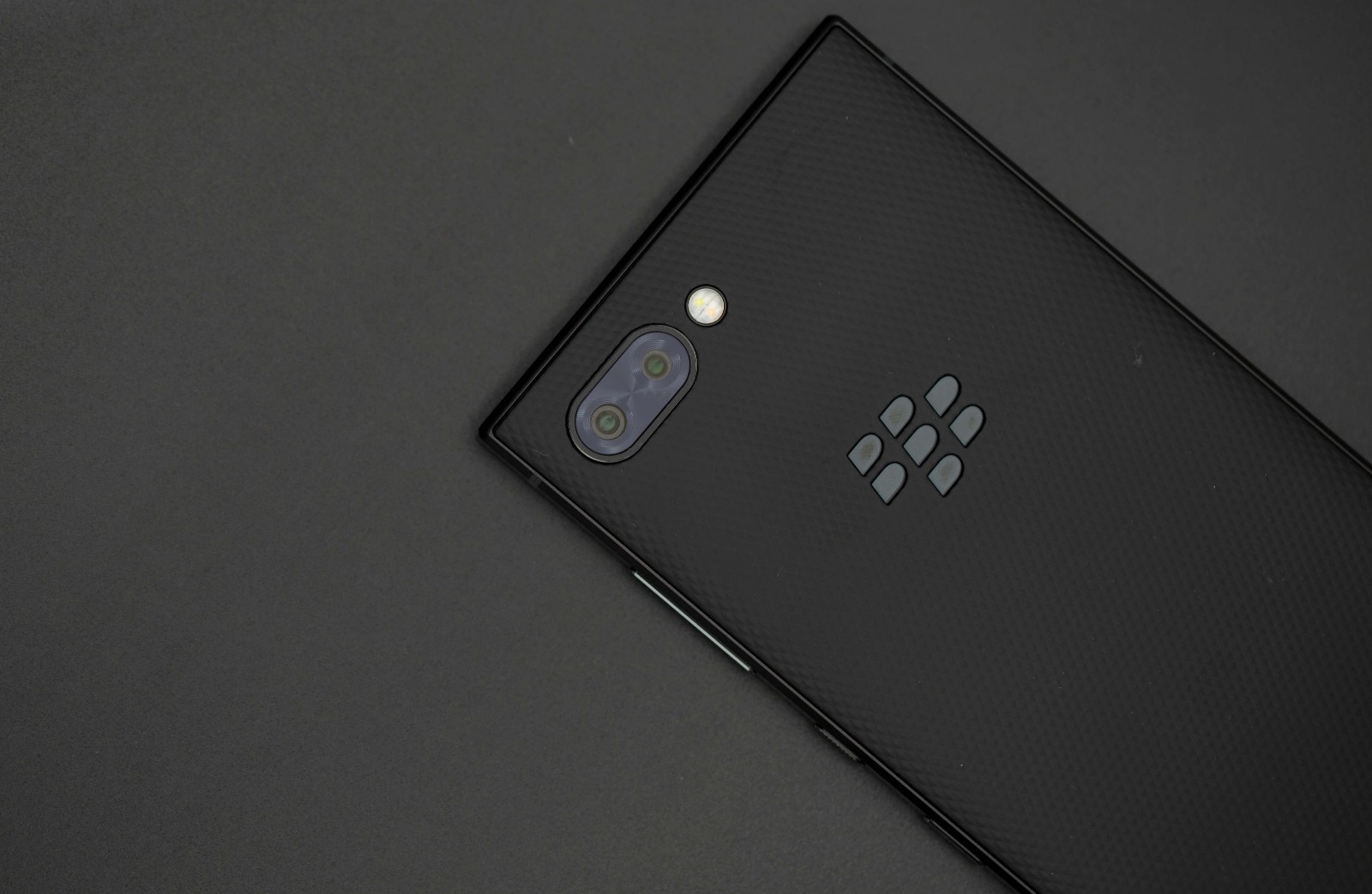 黑莓key2国行版图赏骁龙660搭载6g运存特立独行情怀犹在