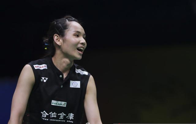 戴资颖完胜印度老将晋级决赛,第二局发狠连得8分取胜!