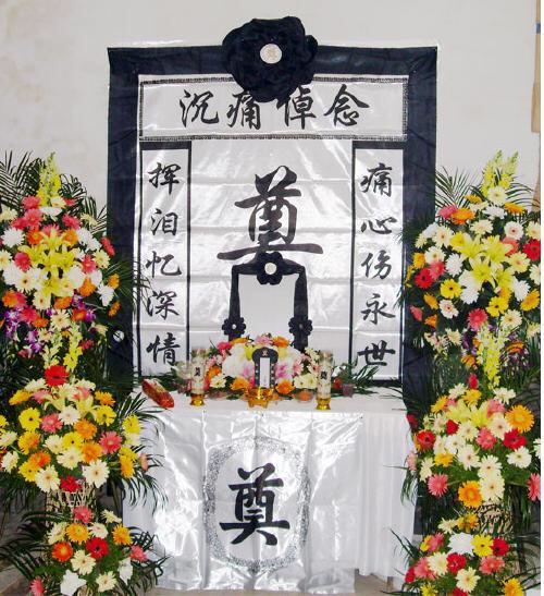 爷爷奶奶爸爸相继去世村里老麽麽说是因为一条河