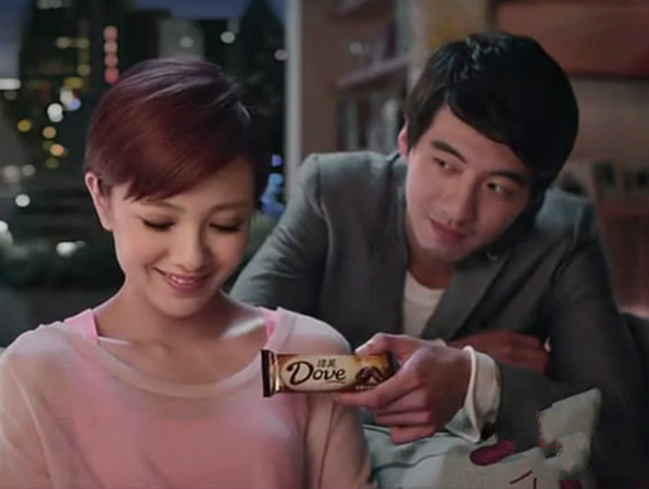 德芙巧克力的5位代言人,她竟是技术合成的,却比赵丽颖还经典!