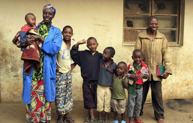 世界上最重女轻男的国家,丈夫工资必须上交妻子,否则要坐牢!