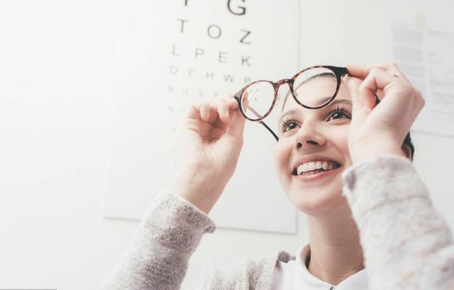 500度近视的人长期不戴眼镜,眼睛会发生什么变化?