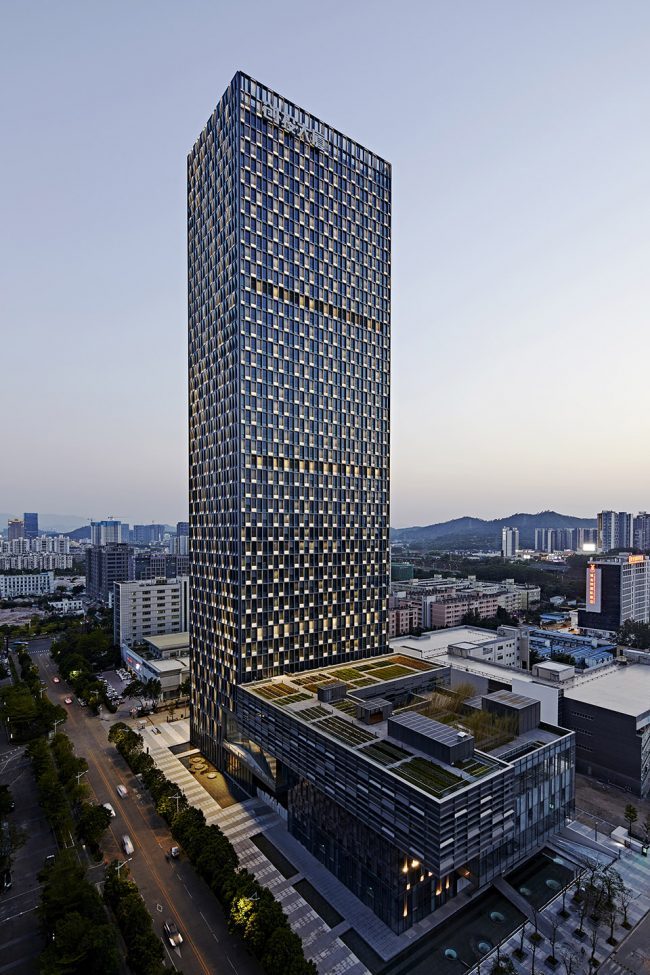 深圳龙岗创投大厦灯光设计.如同乐器捕捉音乐一般,光表现出建筑