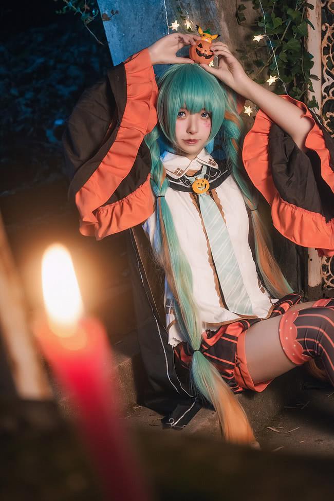 动漫万圣节小姐姐cos这个夜景让双马尾小姐姐来点气氛吧