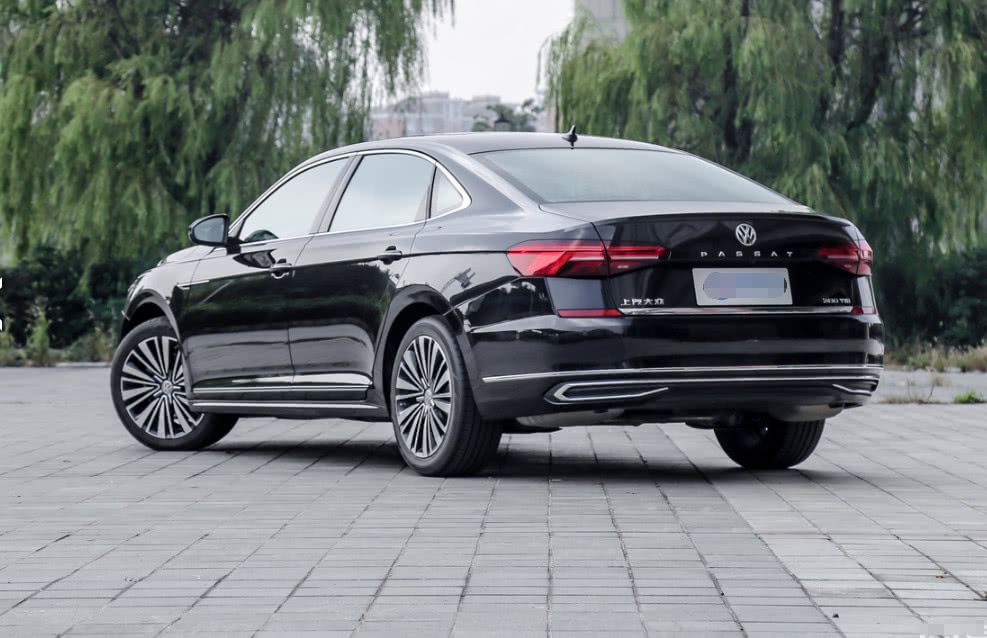 19款帕萨特到店20万雅阁提鞋网友颜值是亮点