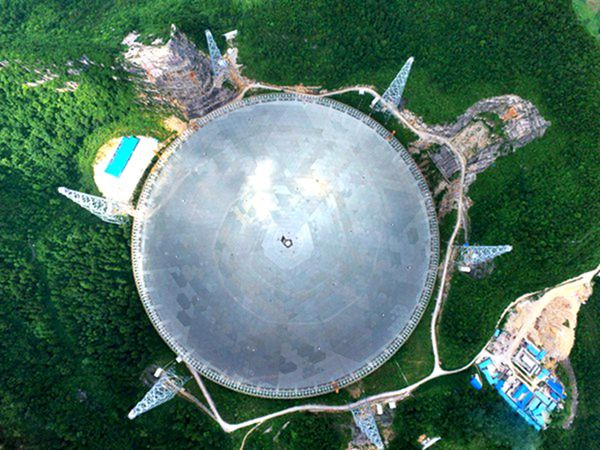 傲然屹立于贵州的崇山峻岭之间的国之重器 傲然屹立于贵州的崇山峻岭之间的国之重器