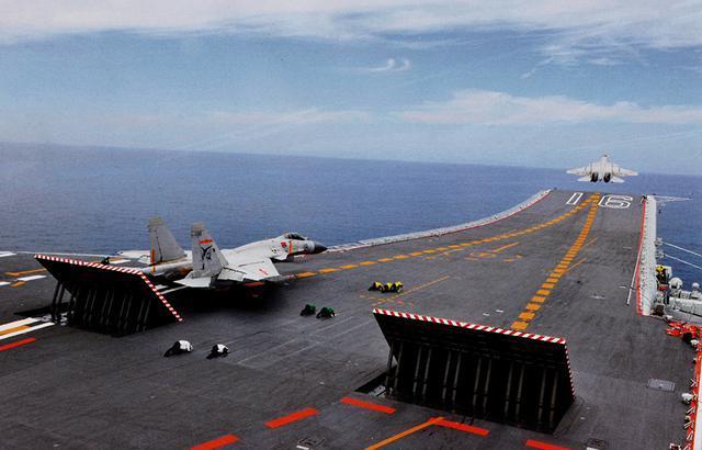 歼15舰载机数量只够辽宁号满编? 国产航母会缺舰载机吗