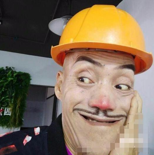 他靠长相赚钱,曾因太丑遭嫌弃,如今逆袭开上豪车,月入过万!