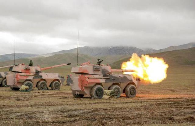 罕见曝光,100毫米突击炮开火,脱壳穿甲弹原来长这样!