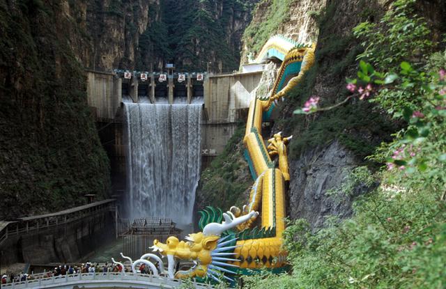 亚洲最长的龙形电梯——腾龙电梯 让人流连忘返的绝美风景——凤冠岛