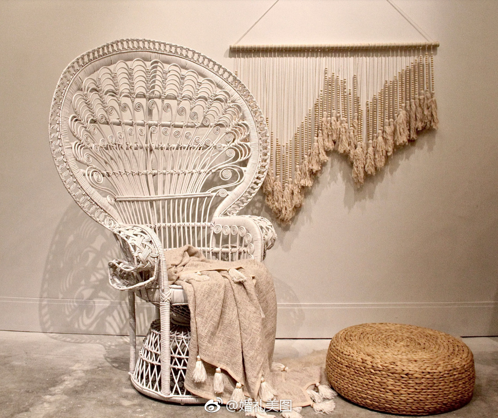 这些拍照道具将让你和朋友的婚礼照片更有趣