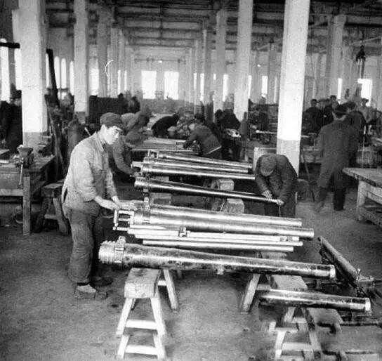 (解放战争期间的太原兵工厂) 在军阀混战期间,兵工厂给阎锡山的军队