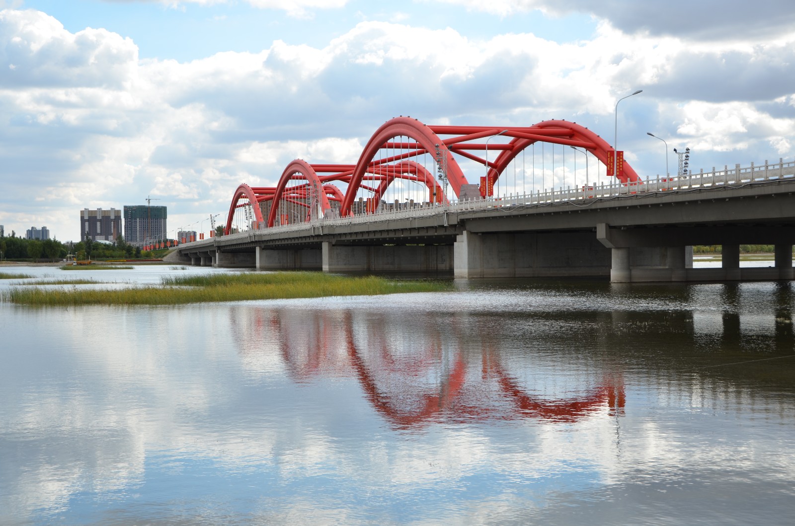 清晰的倒影,蓝天白云,通辽市彩虹桥美得让人心醉,原创摄影