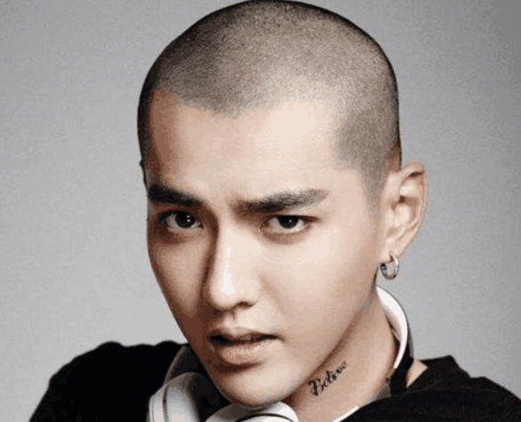 光头男神有哪些?男神彭于晏帅出天际,而他一瞬间老了几十岁!