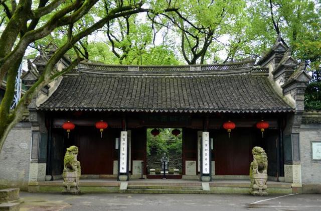 旅游景点包括:天一阁,东钱湖,月湖,象山影视城,九龙湖等.