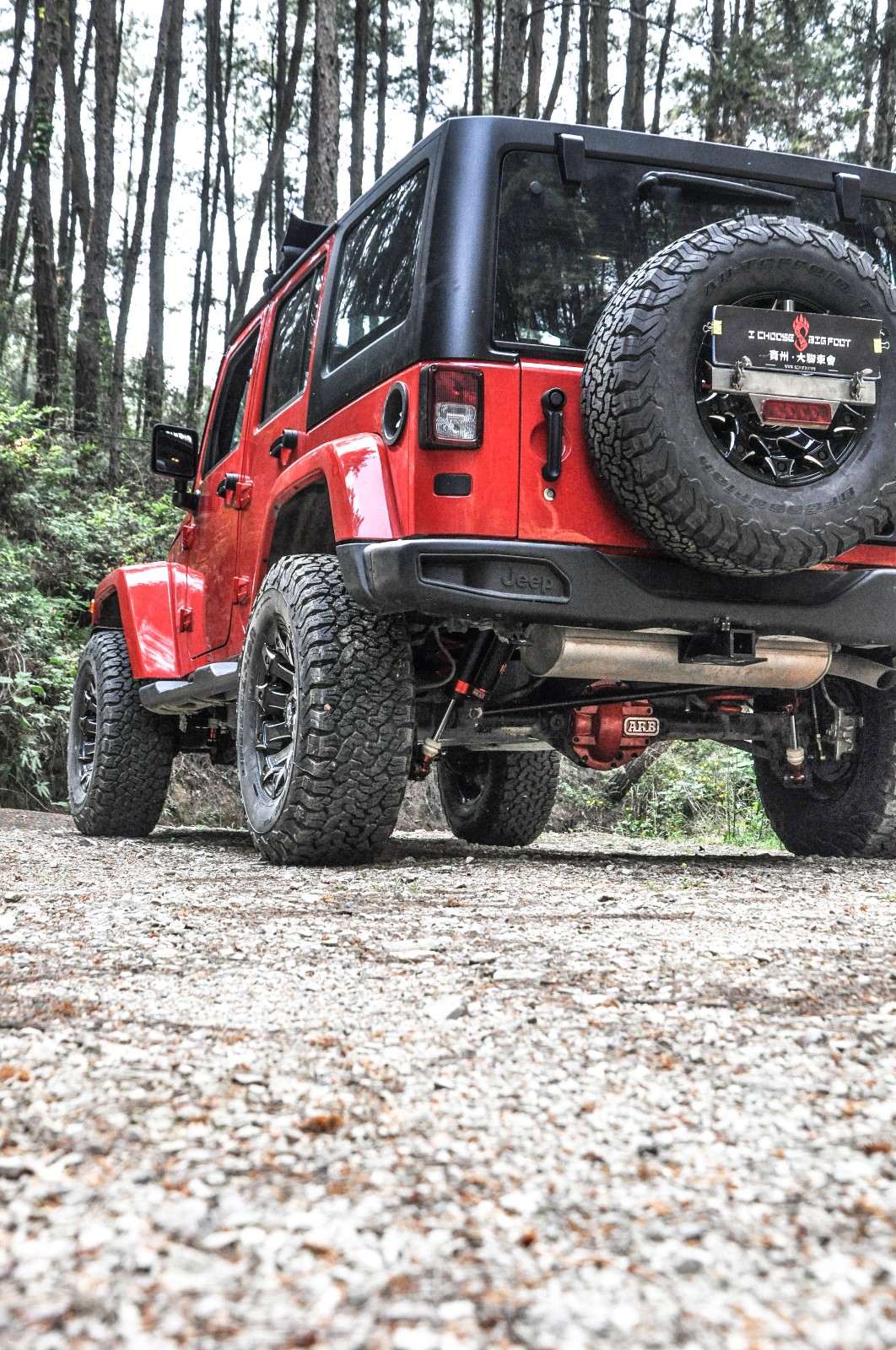 贵州最牛牧马人改装鲜衣怒马,烈焰繁花它那红艳,璀璨,炙热