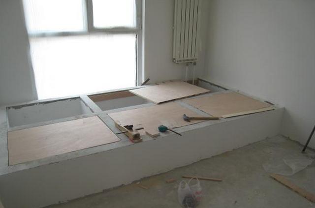 为省钱老公亲自用砖砌榻榻米1000块成本却被儿子吐槽丑爆了