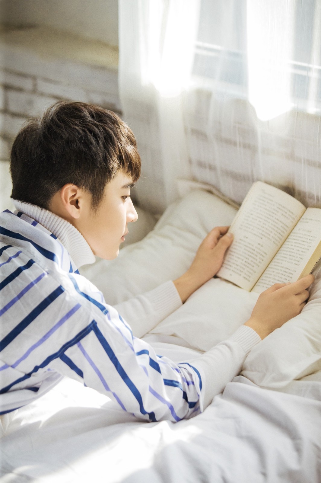 演员王浩男清新写真曝光干净清新俊朗