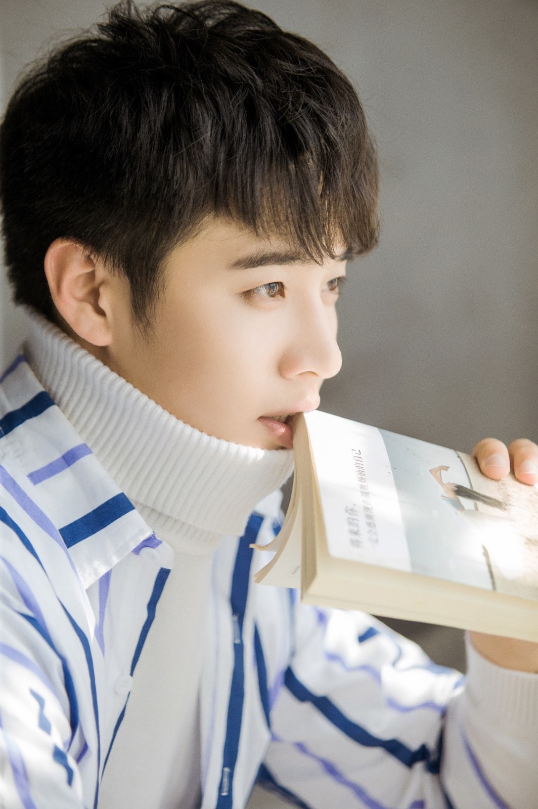 演员王浩男清新写真曝光干净清新俊朗