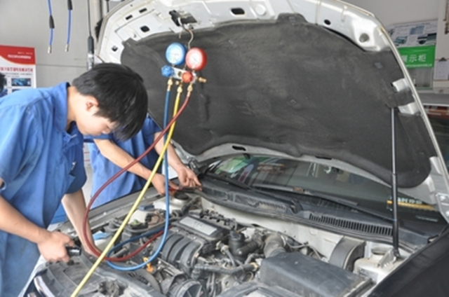 汽车空调不制冷,有两种情况自己就可以修好,别去花冤枉钱了