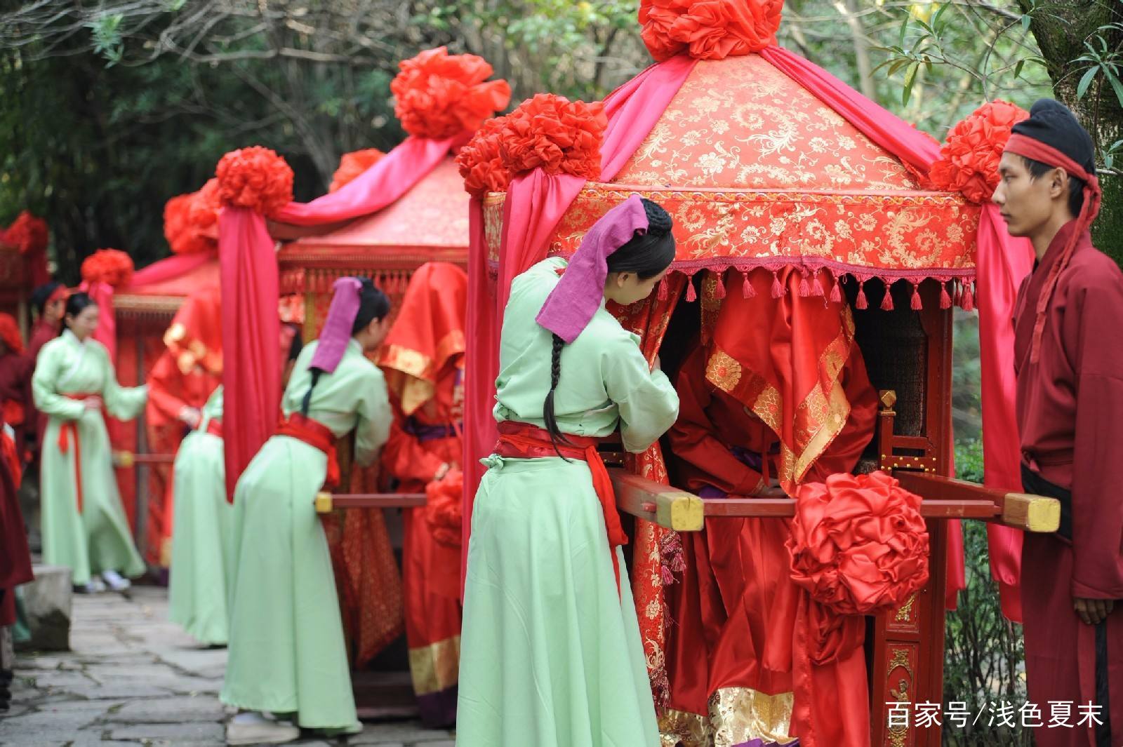 为何古代男子纳妾同房时,妻子和丫鬟要在一旁?原因让人脸红