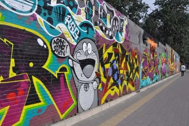 前两天,一不小心知道了关于北京街头涂鸦的大秘密