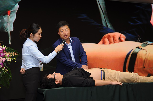 袁辉老师小儿推拿万里行西安站做精彩授课