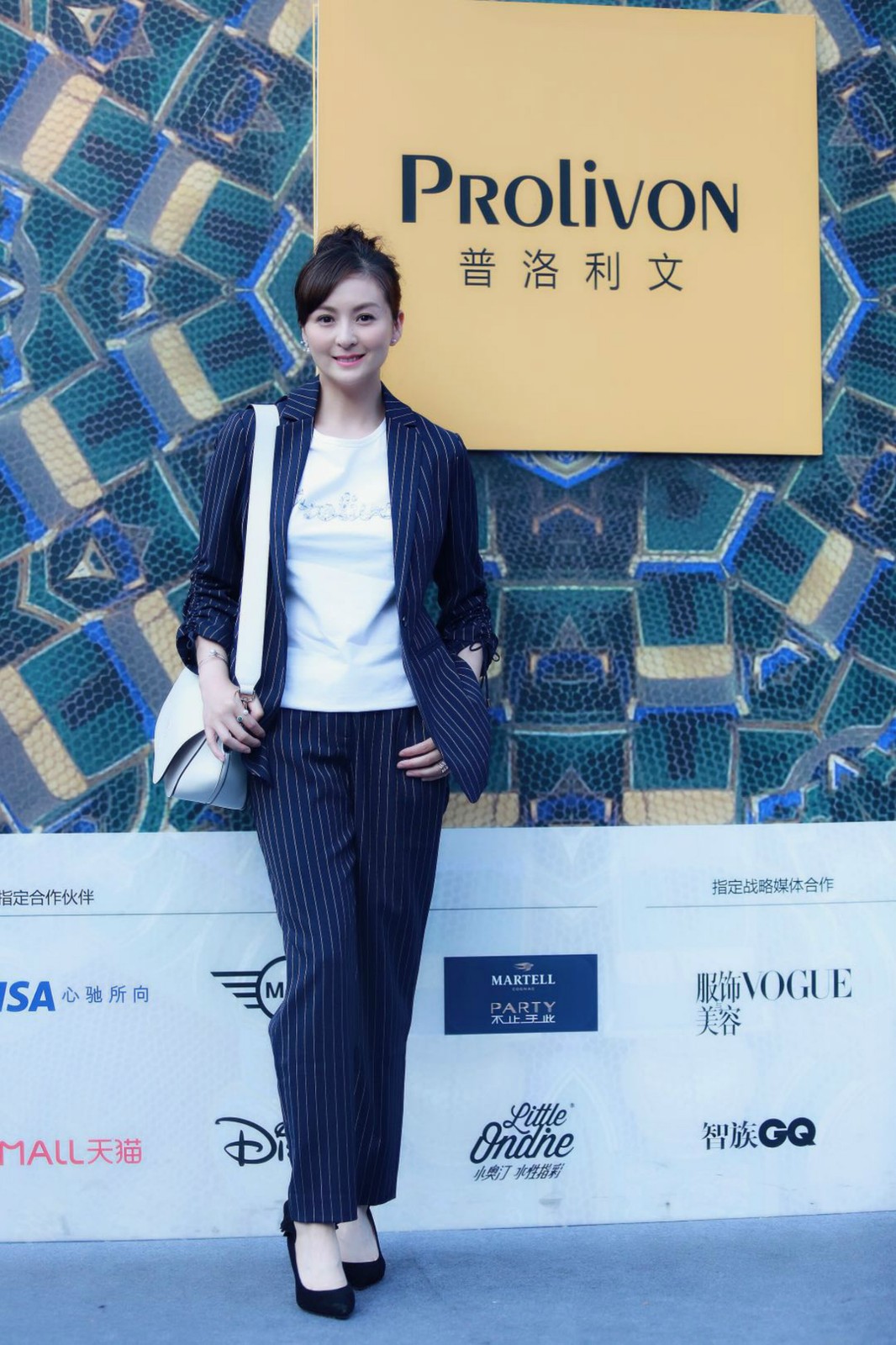 上海时装周压轴大秀 戴娇倩受邀出席