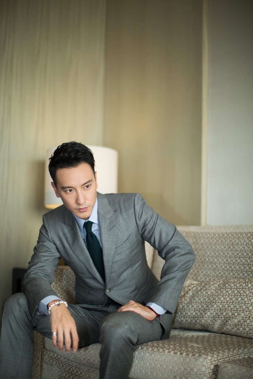 王阳明出席tom ford体验展 邂逅香氛世界_新浪看点