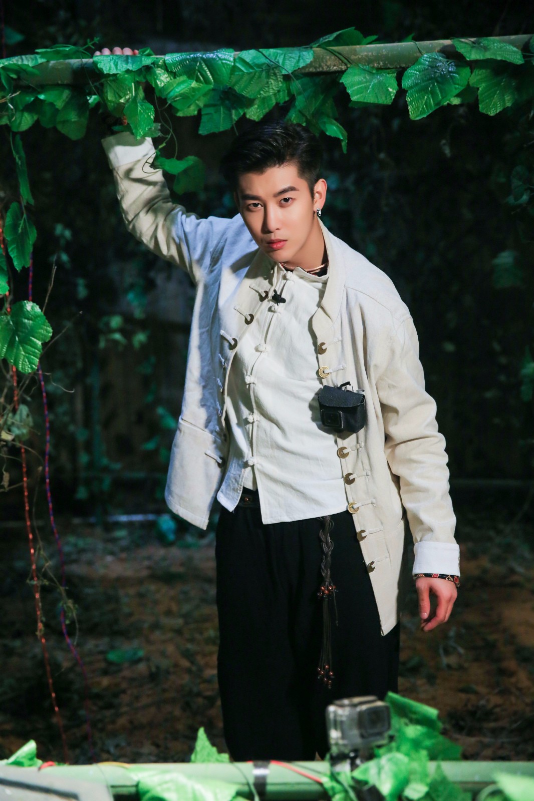 周艺轩《暗夜古宅》唱歌挡毒人 全力以赴拒绝躺赢