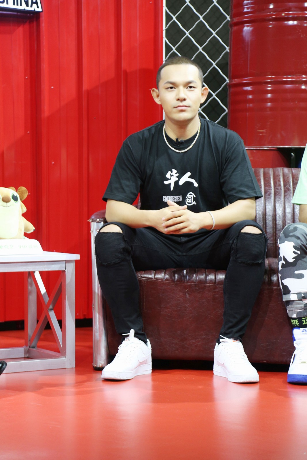 黄旭一身"中国风"演绎真我 率性解读说唱文化