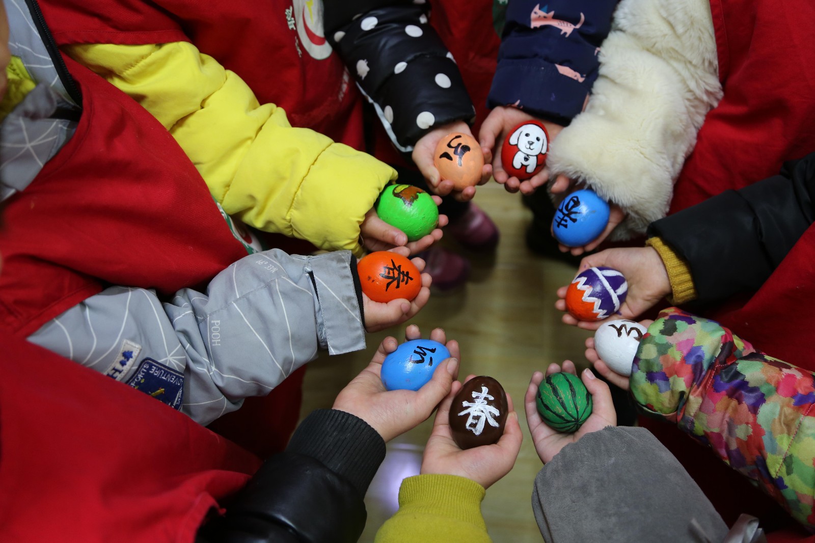 幼儿园小朋友竖蛋迎春分你的家乡春分时节还有哪些习俗