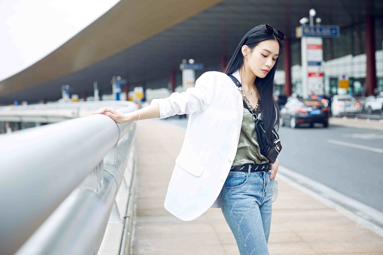 nikki陈妍臻机场街拍大片曝光 街舞女神御姐范吸睛