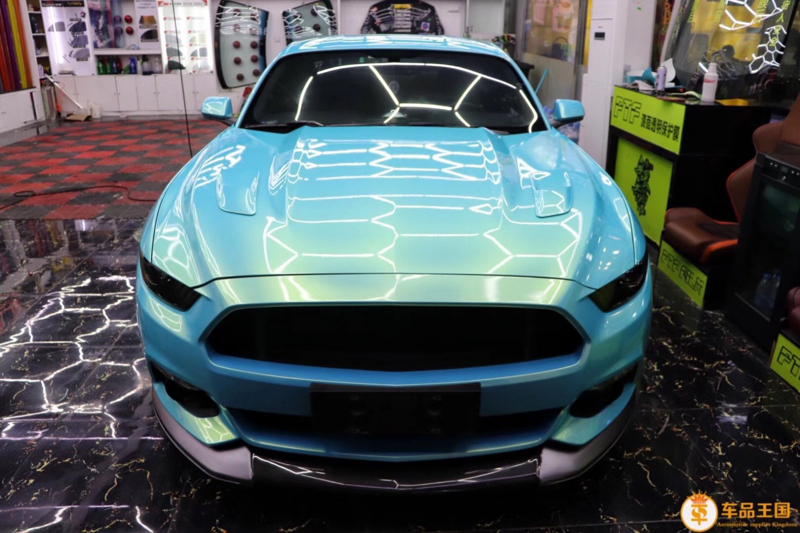 野马汽车幻彩冰雪蓝车身改色贴膜优美华丽有内涵