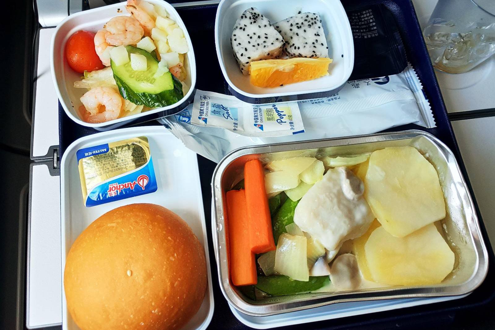 不要再吃牛肉面鱼肉饭了 一招教你免费改善飞机餐食