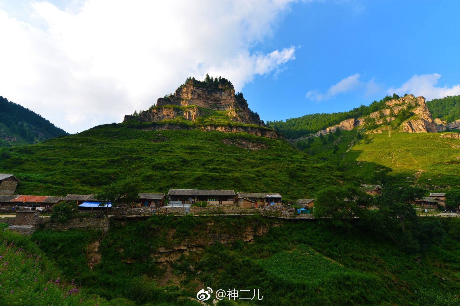 山西宁武县大山里的王化沟村