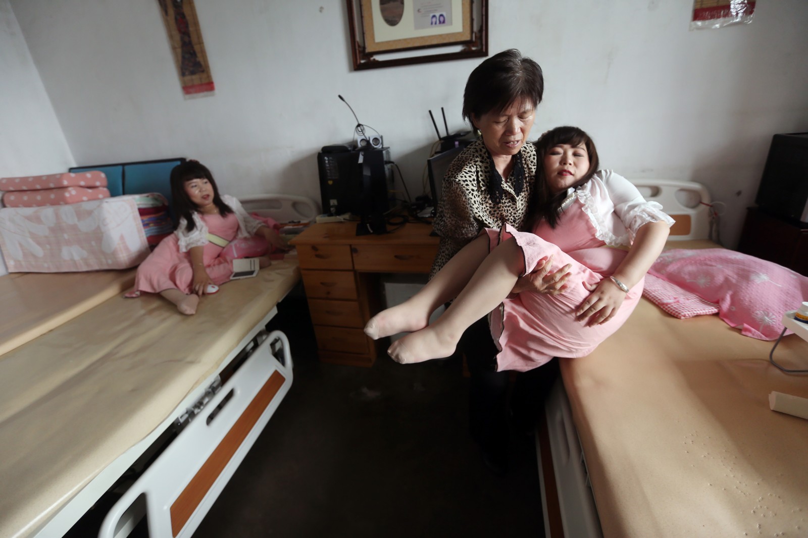 春曼,心曼是一对来自黑龙江的姐妹花,姐姐春曼44岁,妹妹心曼42岁,她们