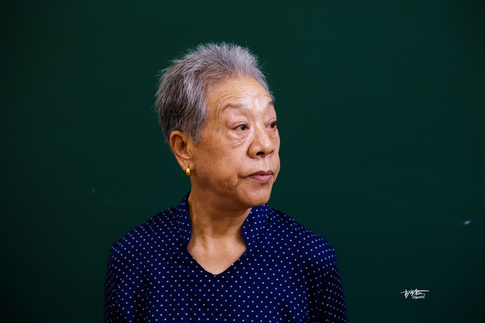 79岁了为何她对绣花鞋还是一如既往地着魔