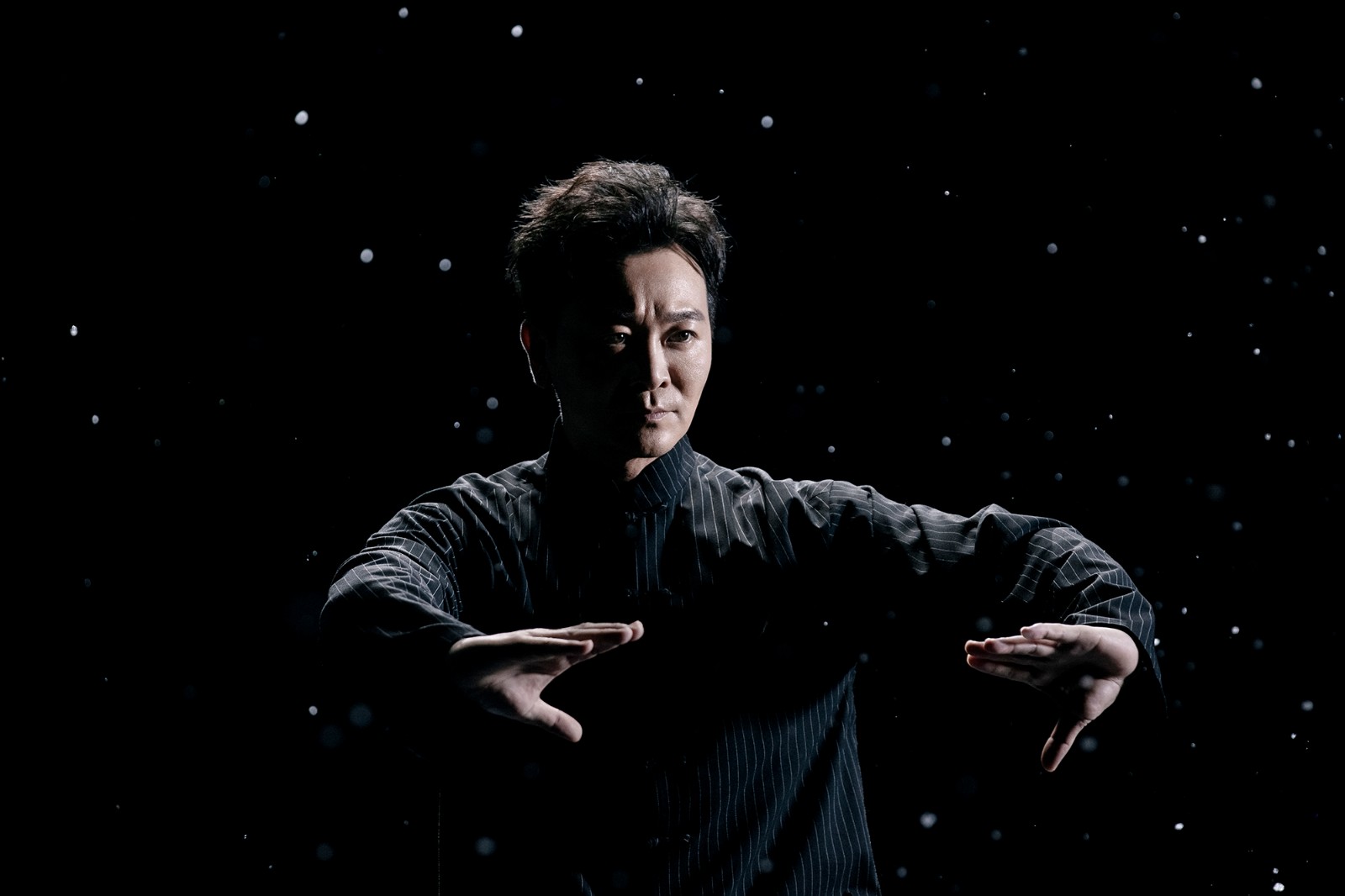 吴樾《精武门》宣传写真发布 诠释坚持与热爱